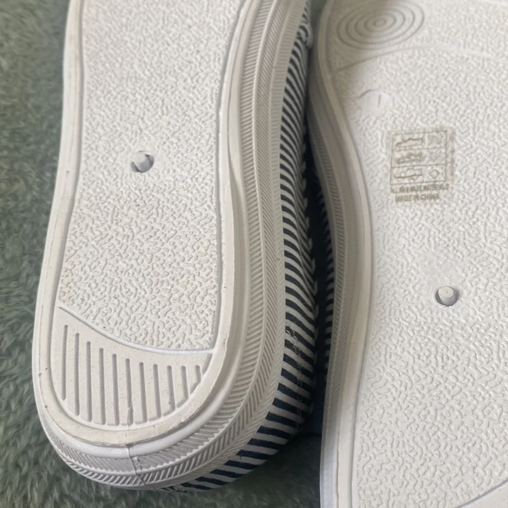 NWT Dark navy and white slip on striped shoe 11 - Picture 8 of 13